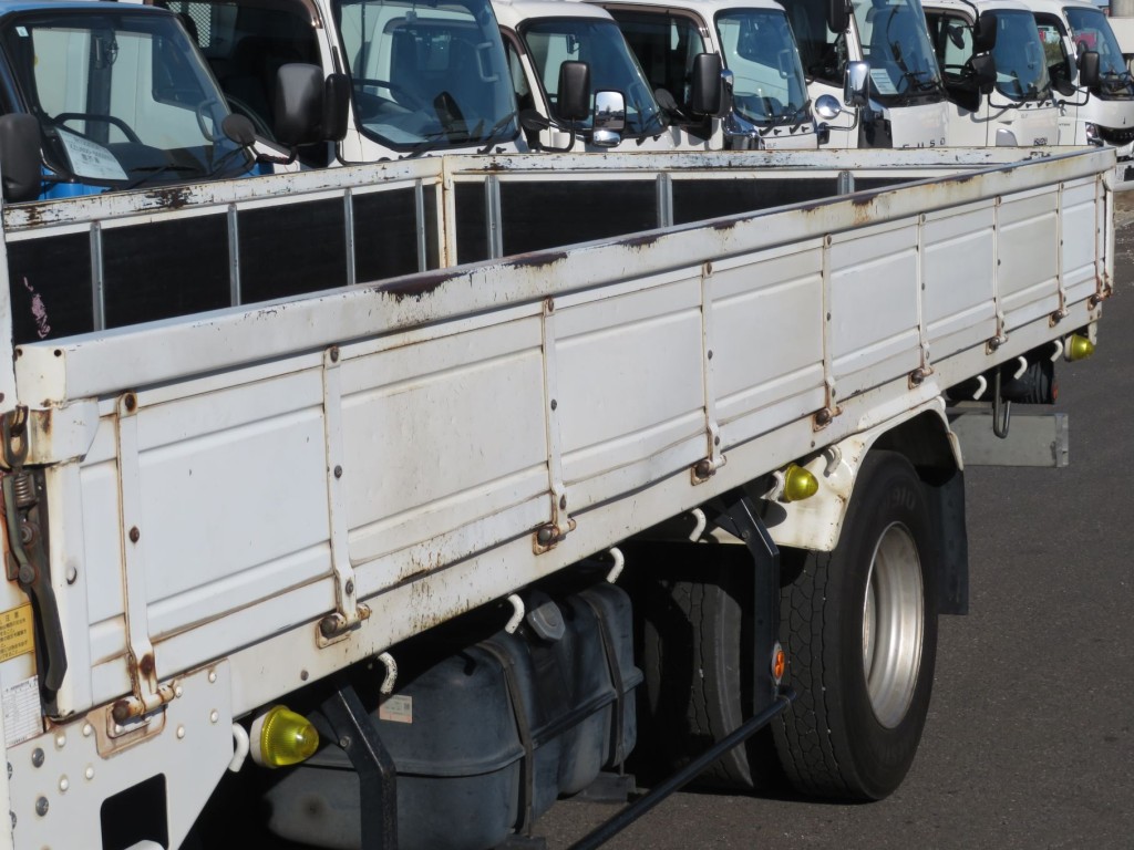 助手席側あおり各所にキズ・サビ・ヘコミがあります。|いすゞ フォワード TKG-FRR90S2(2WD)の写真32