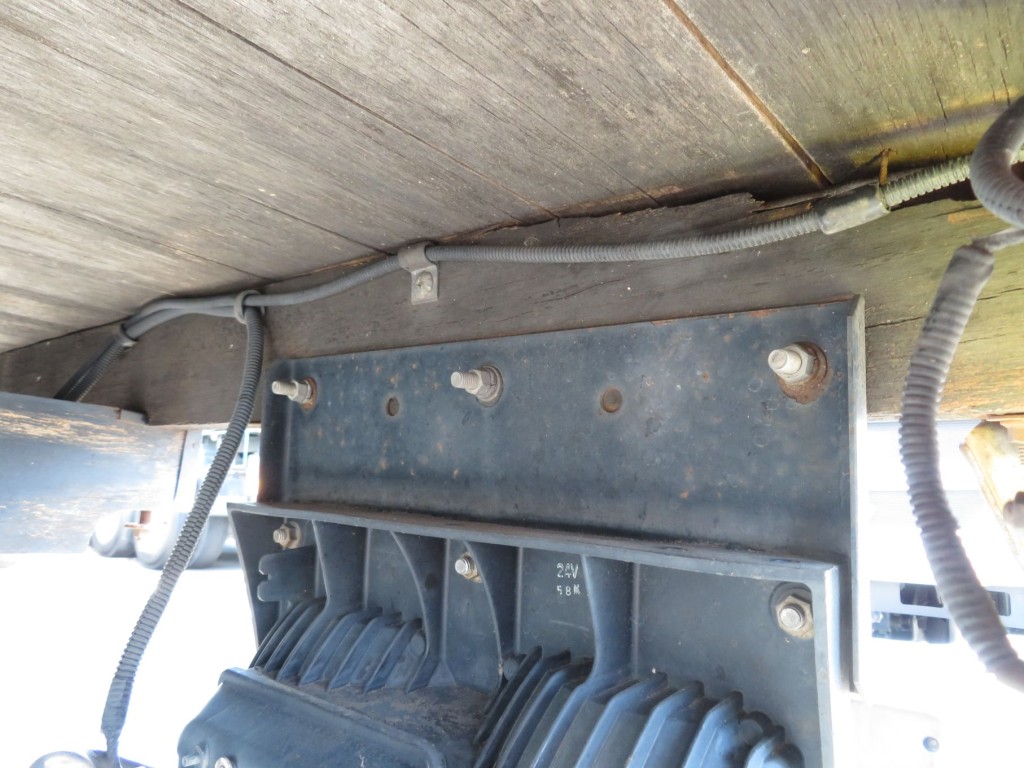 最後端の横ネタに腐食・割れがあります。|いすゞ フォワード TKG-FRR90S2(2WD)の写真42