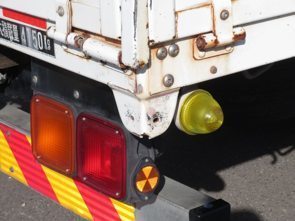 運転席側後部の当たりゴムが欠損しています。|いすゞ フォワード TKG-FRR90S2(2WD)の写真43