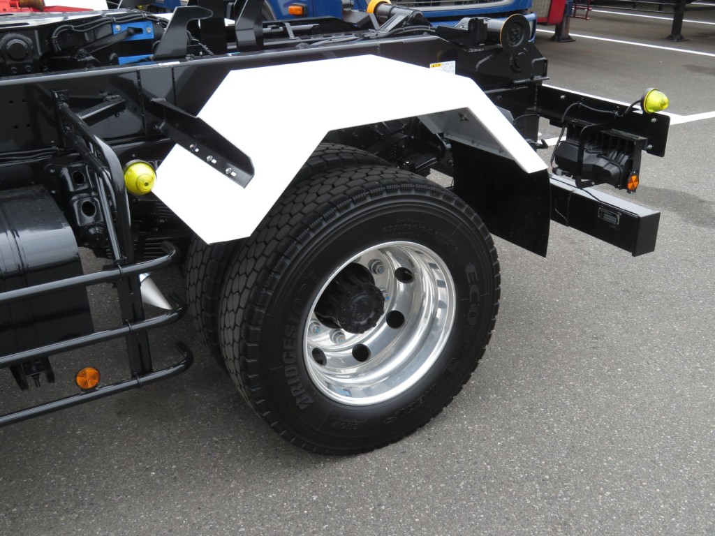 ホイールはアルミ製です。|日野 レンジャー 2KG-FE2ACAの写真11