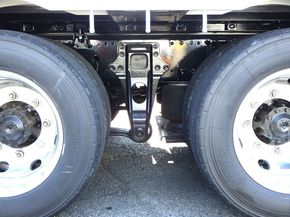 タイヤ間の状態です。（エアサスです）|三菱 スーパーグレート 2PG-FS74HZの写真5