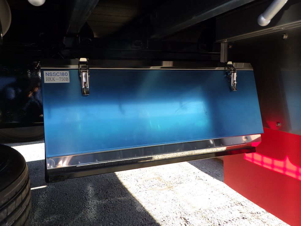 工具箱はステンレス製です。|三菱 スーパーグレート 2PG-FS74HZの写真17