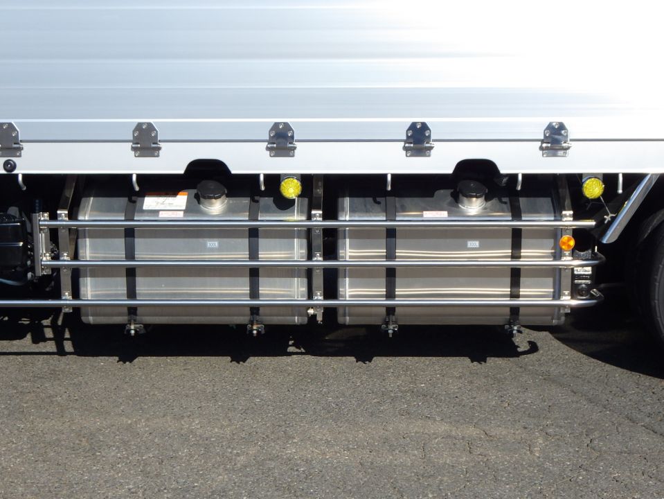 燃料タンクは３００LX３００Lです。|三菱 スーパーグレート 2PG-FS74HZの写真23