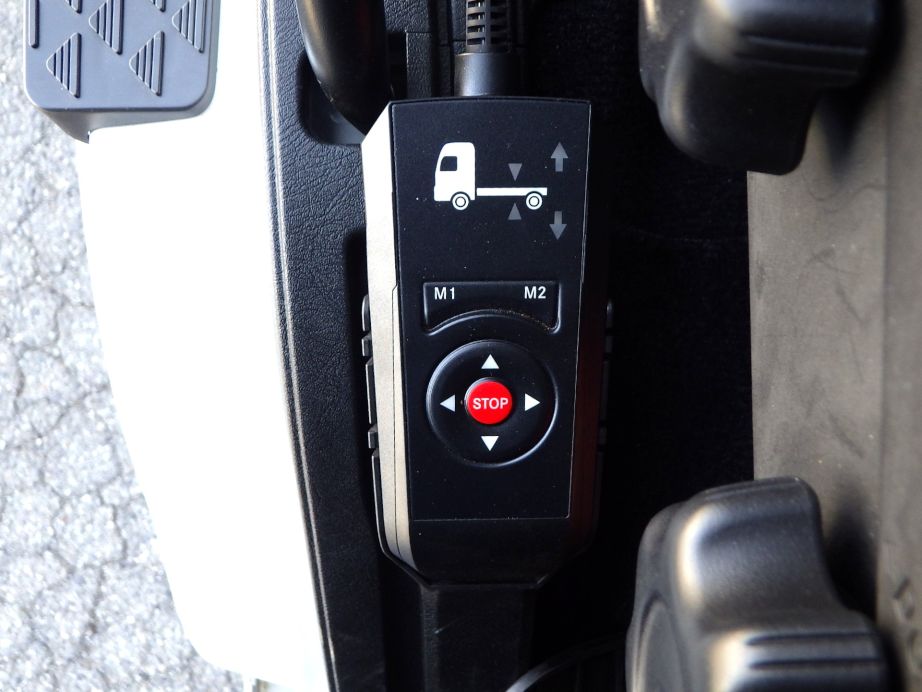 エアサスのコントローラーです。|三菱 スーパーグレート 2PG-FS74HZの写真25