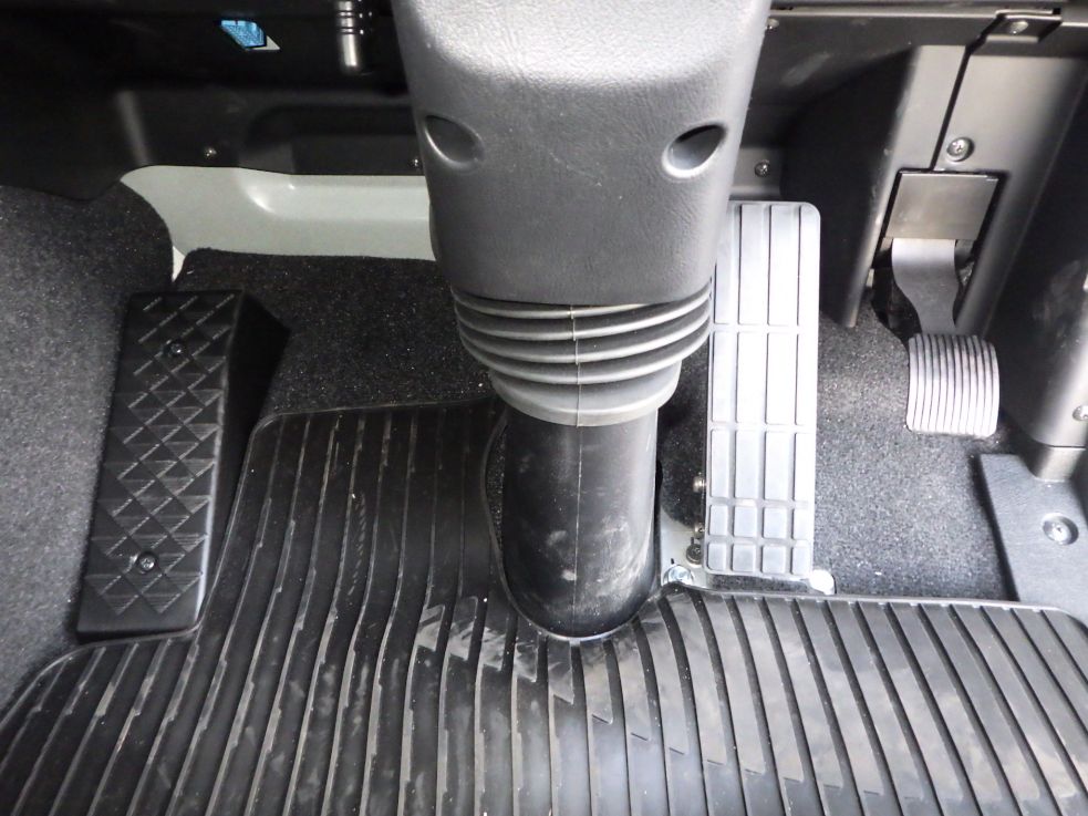 ２ペダルです。|三菱 スーパーグレート 2PG-FS74HZの写真27