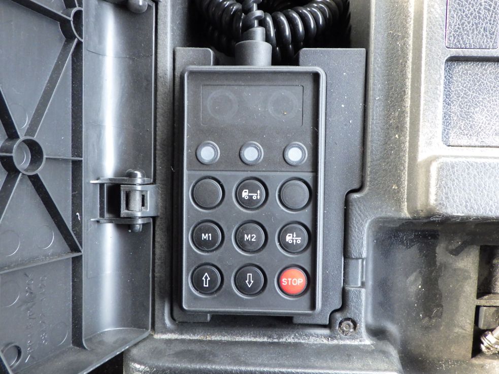 エアサスのコントローラーです。|日野 プロフィア QPG-SH1EDDGの写真18