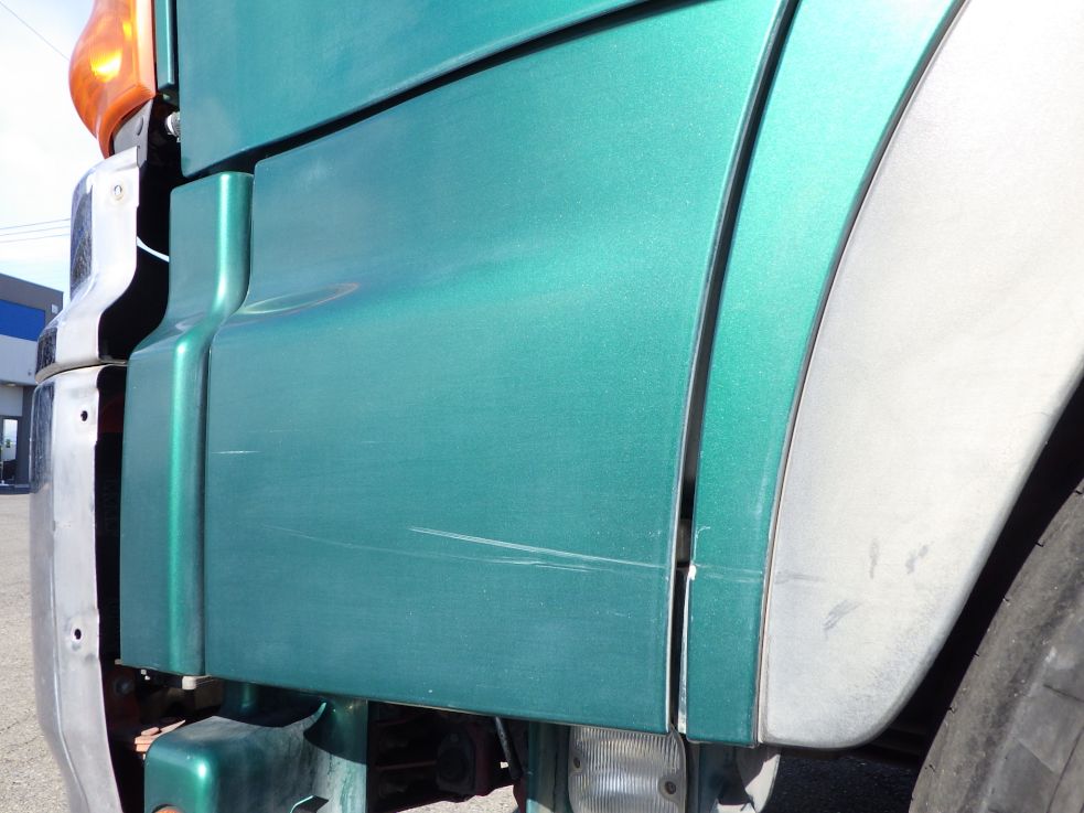 助手席側ドア前方にスレがあります。|日野 プロフィア QPG-SH1EDDGの写真23