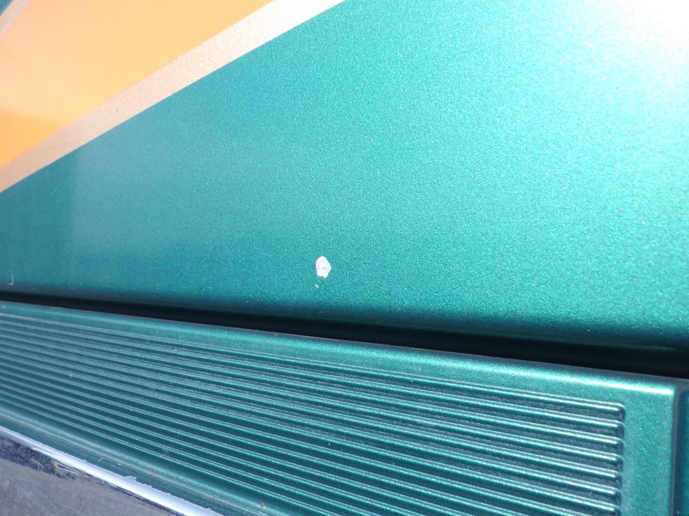 フロントパネルに飛び石キズがあります。|日野 プロフィア QPG-SH1EDDGの写真26