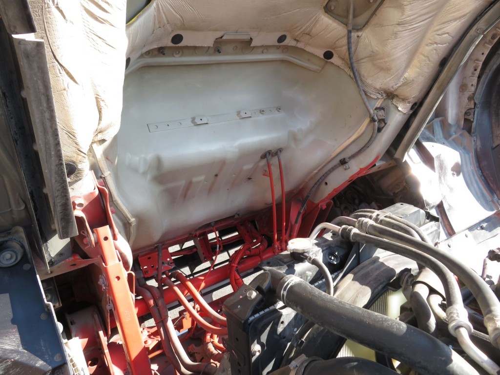 キャブ下面の状態です。|いすゞ フォワード TKG-FRR90S2(2WD)の写真15