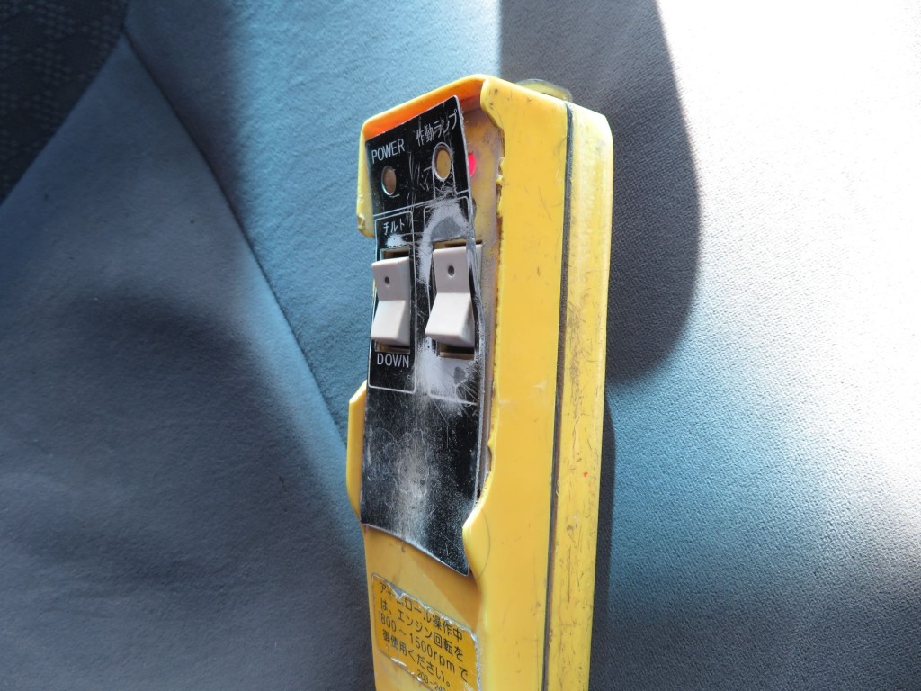 リモコンに割れ箇所があります。|いすゞ フォワード TKG-FRR90S2(2WD)の写真21
