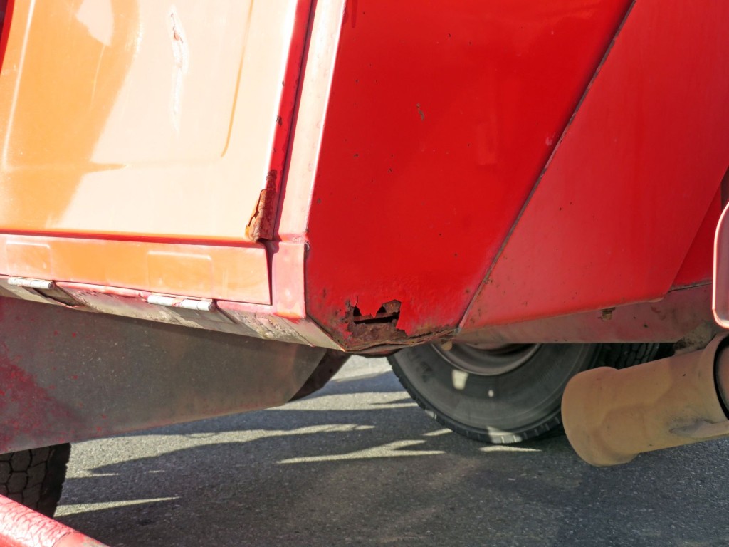 工具箱側面に腐食・穴あき箇所があります。|いすゞ フォワード TKG-FRR90S2(2WD)の写真35