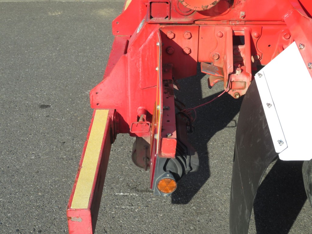 運転席側テールランプステーに曲がりがあります。|いすゞ フォワード TKG-FRR90S2(2WD)の写真36