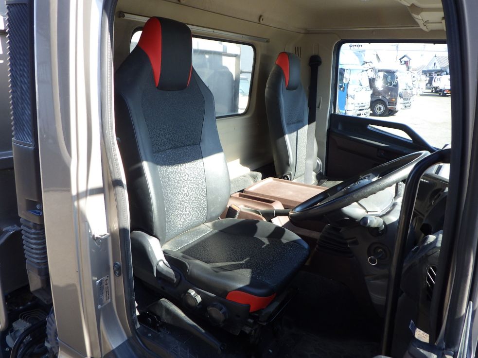 乗車定員は２名です。|日野 レンジャー 2KG-FC2ABA(2WD)の写真6