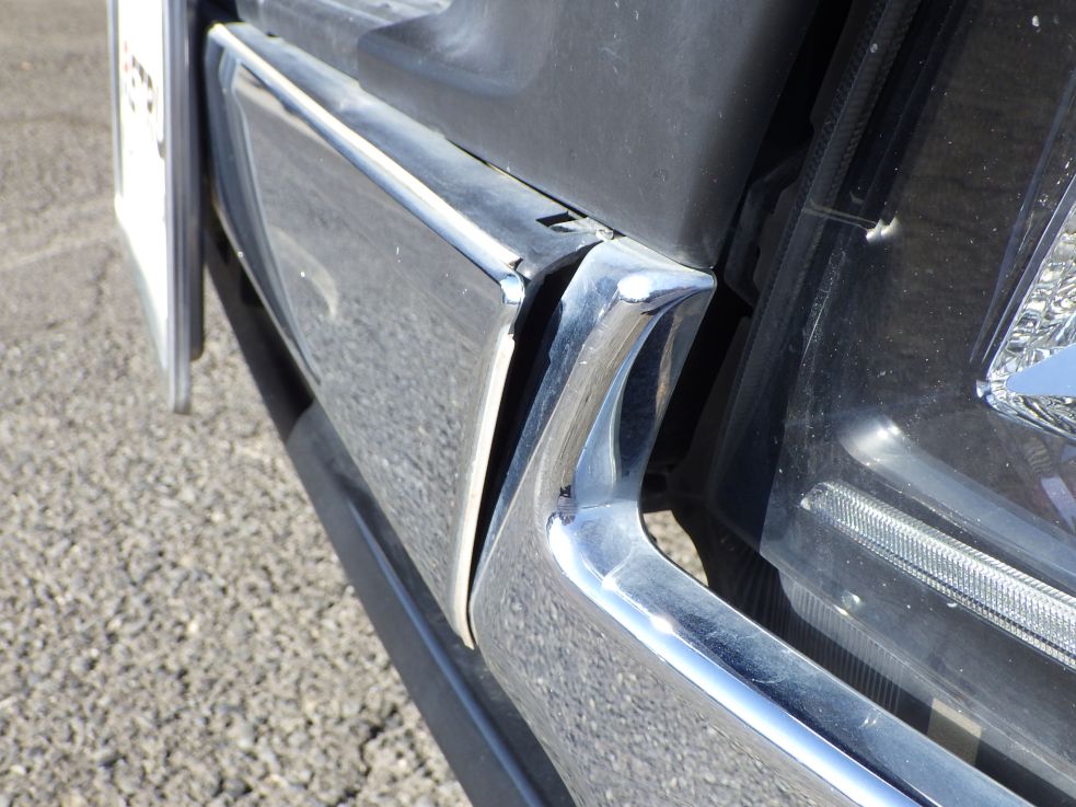 フロントバンパーのカバーに曲がり・ウキがあります。|日野 レンジャー 2KG-FC2ABA(2WD)の写真22