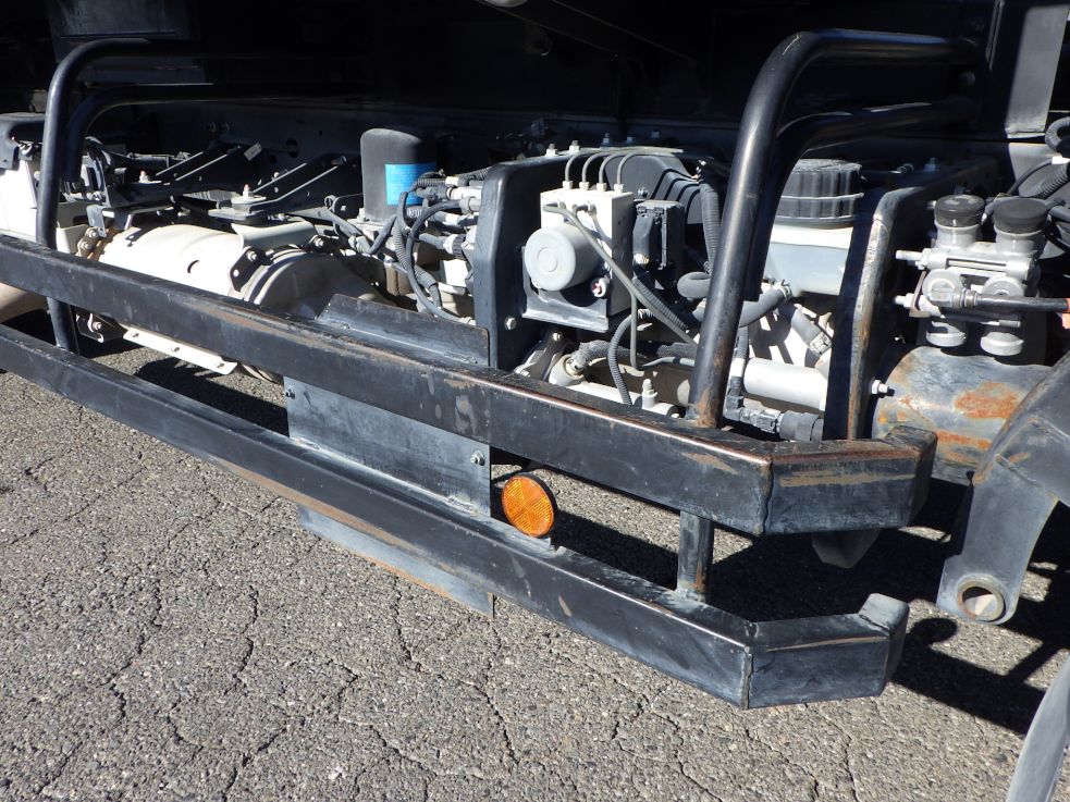 左右のサイドバンパーにキズ・サビがあります。|日野 レンジャー 2KG-FC2ABA(2WD)の写真28