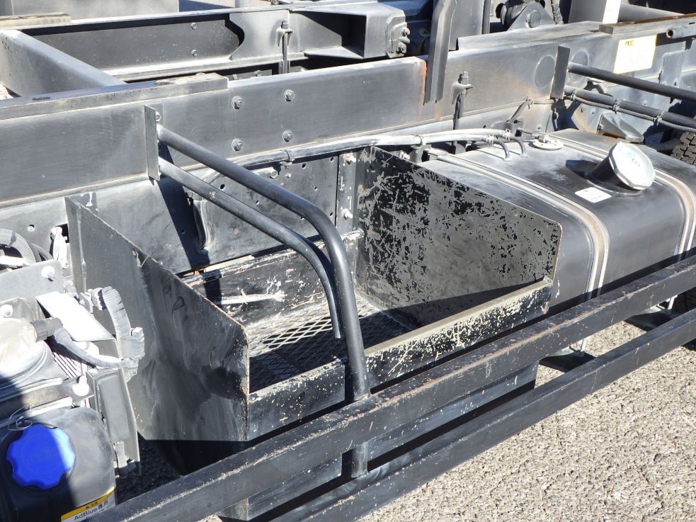 物入れにキズがあります。|日野 レンジャー 2KG-FC2ABA(2WD)の写真29