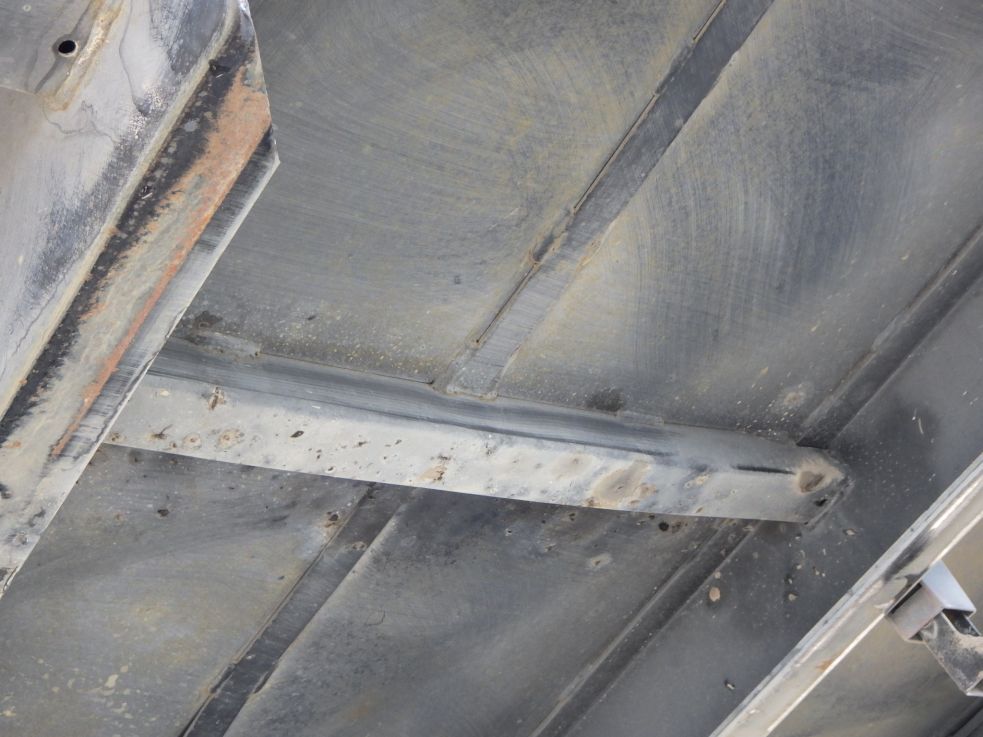 中央の横ネタに曲がりがあります。|日野 レンジャー 2KG-FC2ABA(2WD)の写真30