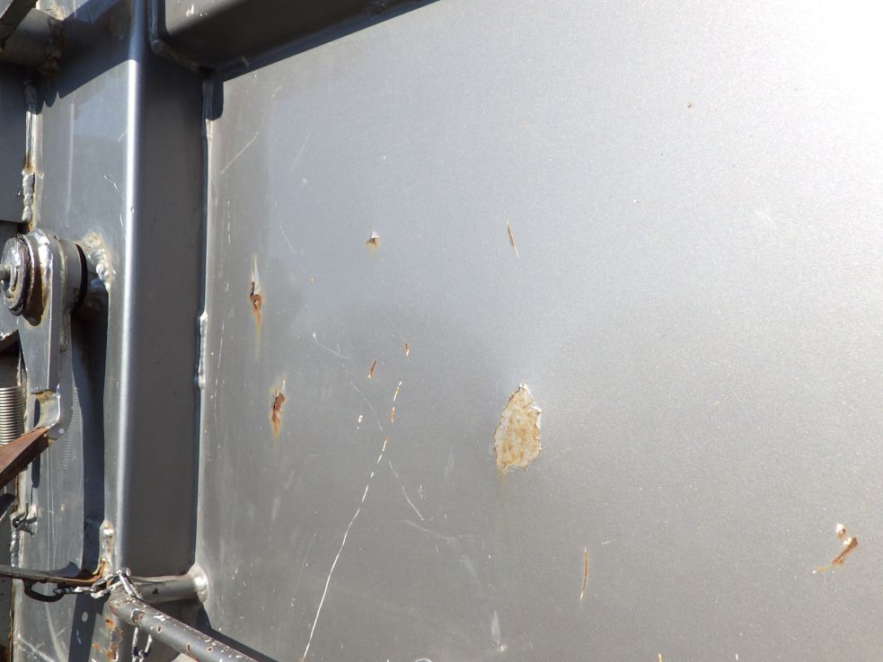 リヤ扉にキズ・サビ・凹凸があります。|日野 レンジャー 2KG-FC2ABA(2WD)の写真33