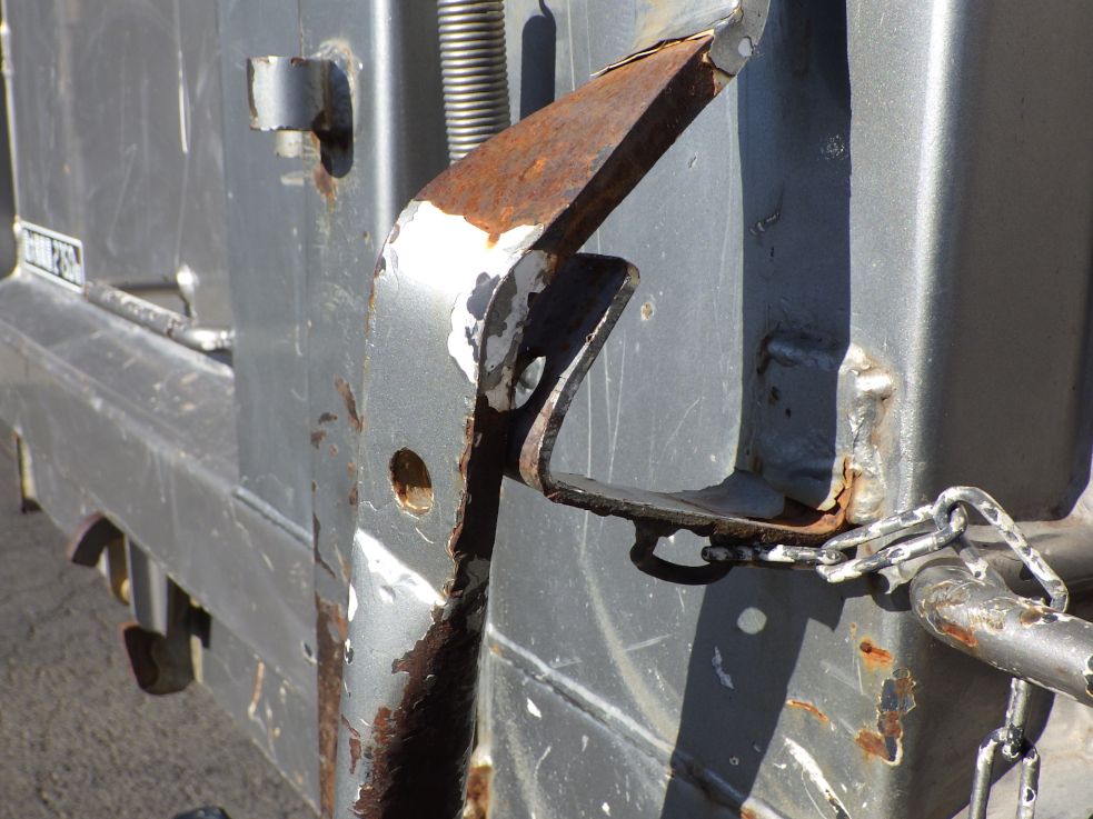 リヤロック部に曲がりがあります。|日野 レンジャー 2KG-FC2ABA(2WD)の写真35