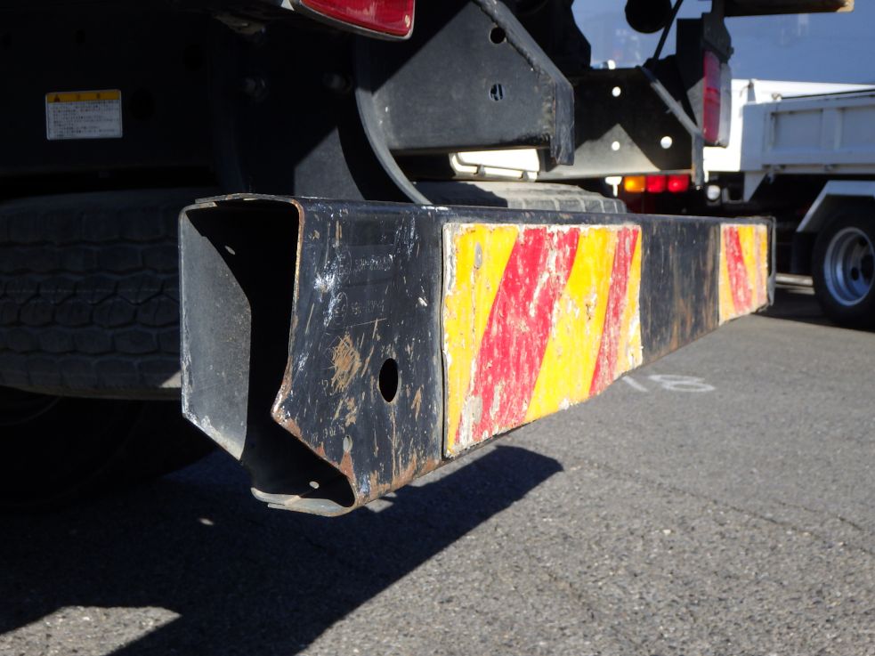 リヤバンパーにキズ・サビ・ヘコミがあります。（助手席側カバーが欠損しています）|日野 レンジャー 2KG-FC2ABA(2WD)の写真37