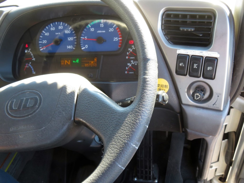 UDトラックス クオン QKG-GK6XADの写真39