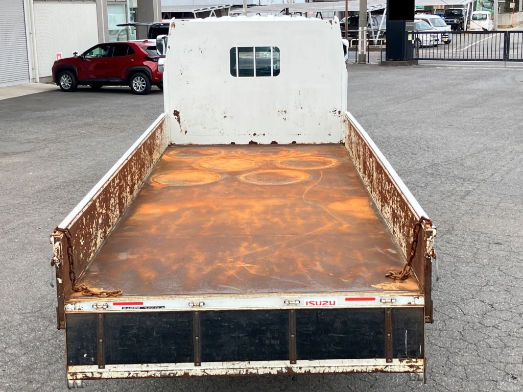 床は鉄板張りです。|いすゞ フォワード 2RG-FRR90S2(2WD)の写真8