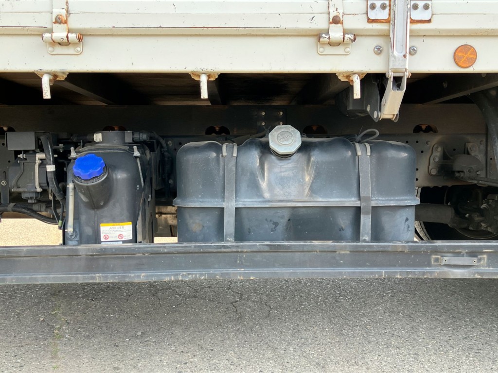 燃料タンク100L・アドブルー付きです。|いすゞ フォワード 2RG-FRR90S2(2WD)の写真13