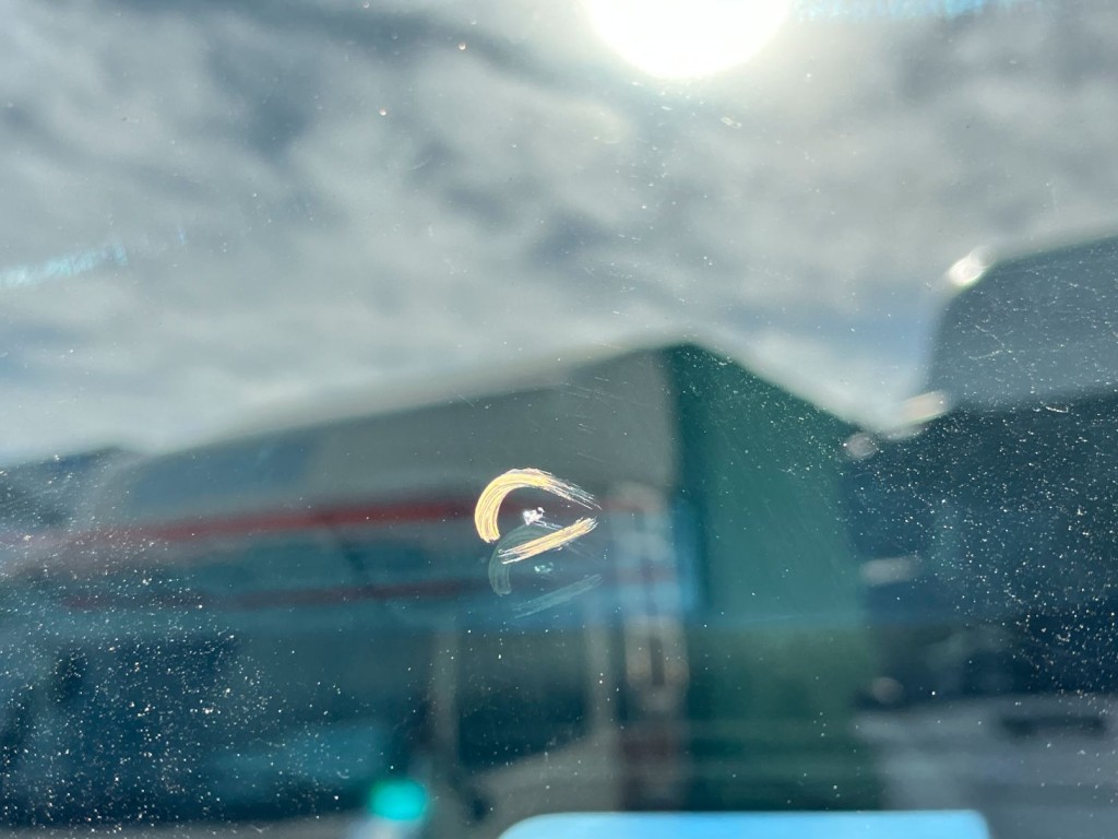 フロントガラスに小傷があります。|いすゞ フォワード 2RG-FRR90S2(2WD)の写真14