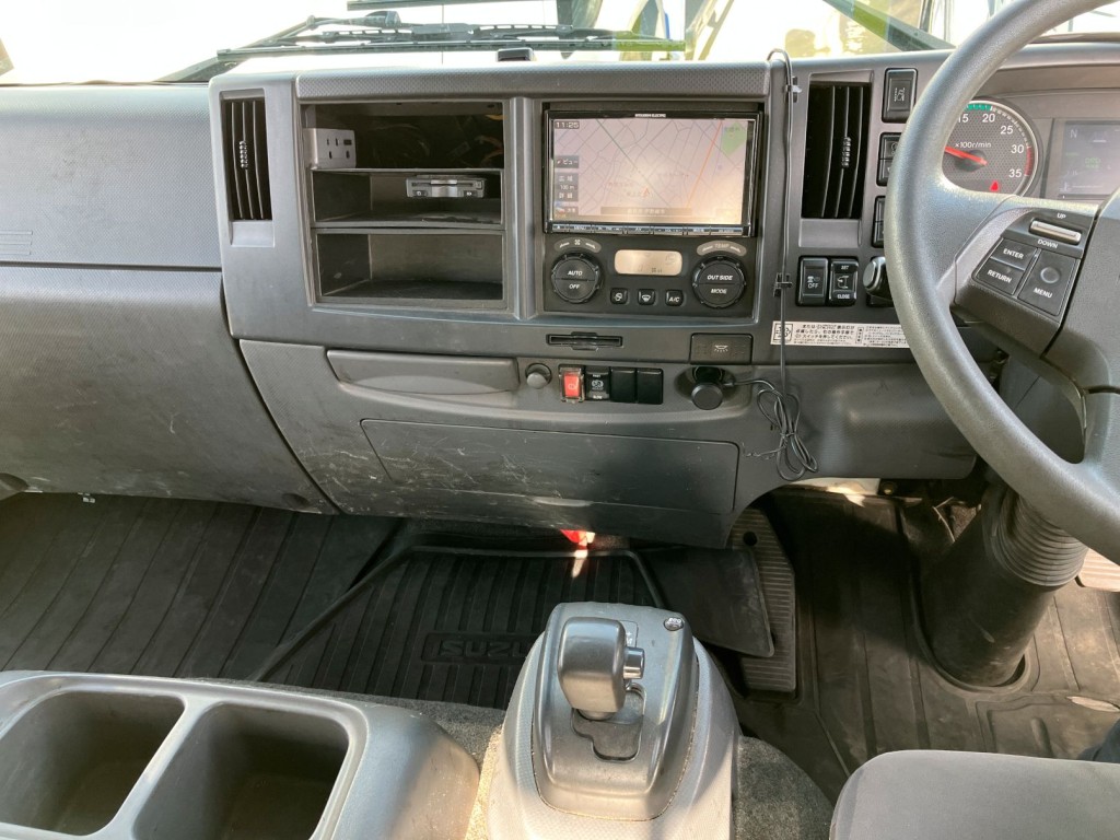 パネル周りの状態です。|いすゞ フォワード 2RG-FRR90S2(2WD)の写真15