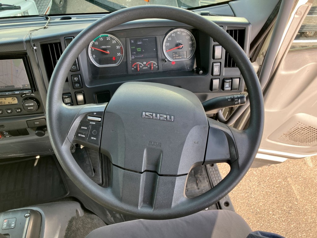 ハンドル周りの状態です。ハンドルグリップに擦れがあります|いすゞ フォワード 2RG-FRR90S2(2WD)の写真22