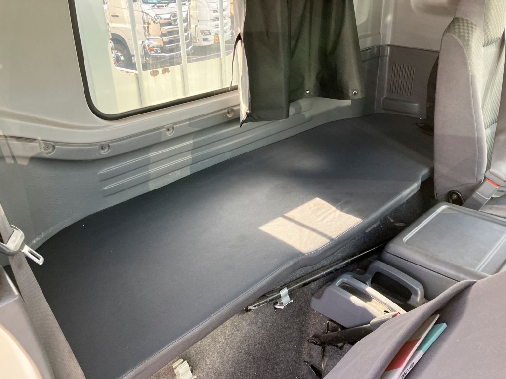 キャブベット周りの状態です。|いすゞ フォワード 2RG-FRR90S2(2WD)の写真24