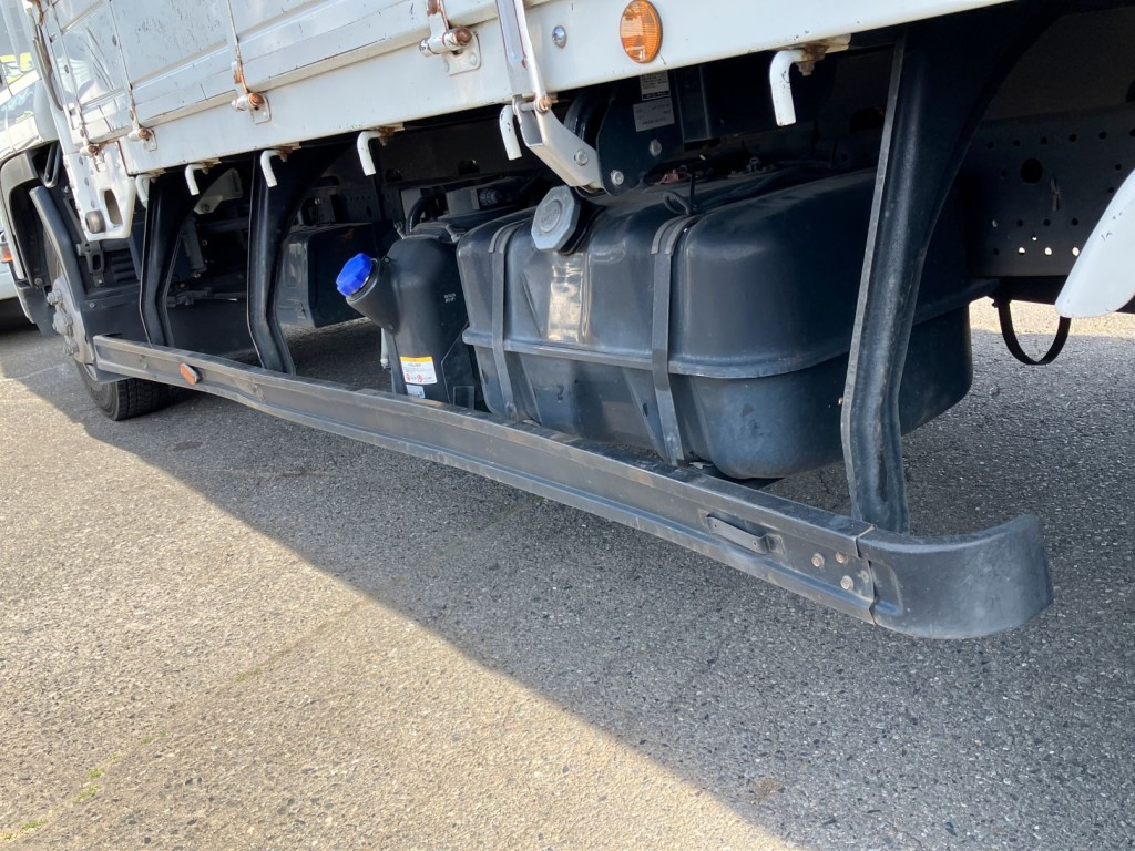 助手席側サイドバンパーに曲がりがあります。|いすゞ フォワード 2RG-FRR90S2(2WD)の写真40