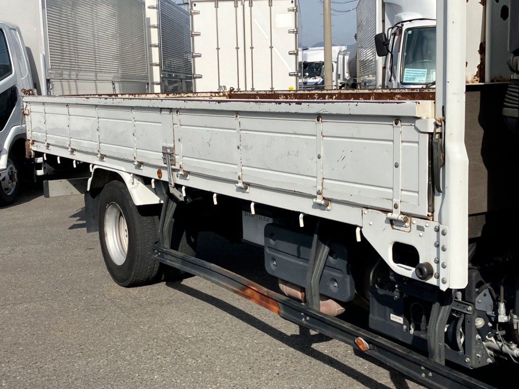 運転席側アオリ前方の状態です。キズ・凹み・サビがあります。|いすゞ フォワード 2RG-FRR90S2(2WD)の写真42