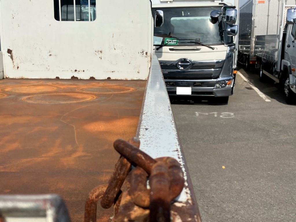 運転席側アオリに曲がりがあります。|いすゞ フォワード 2RG-FRR90S2(2WD)の写真45