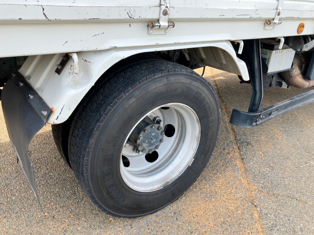 運転席側リヤフェンダーにキズがあります。|いすゞ フォワード 2RG-FRR90S2(2WD)の写真47