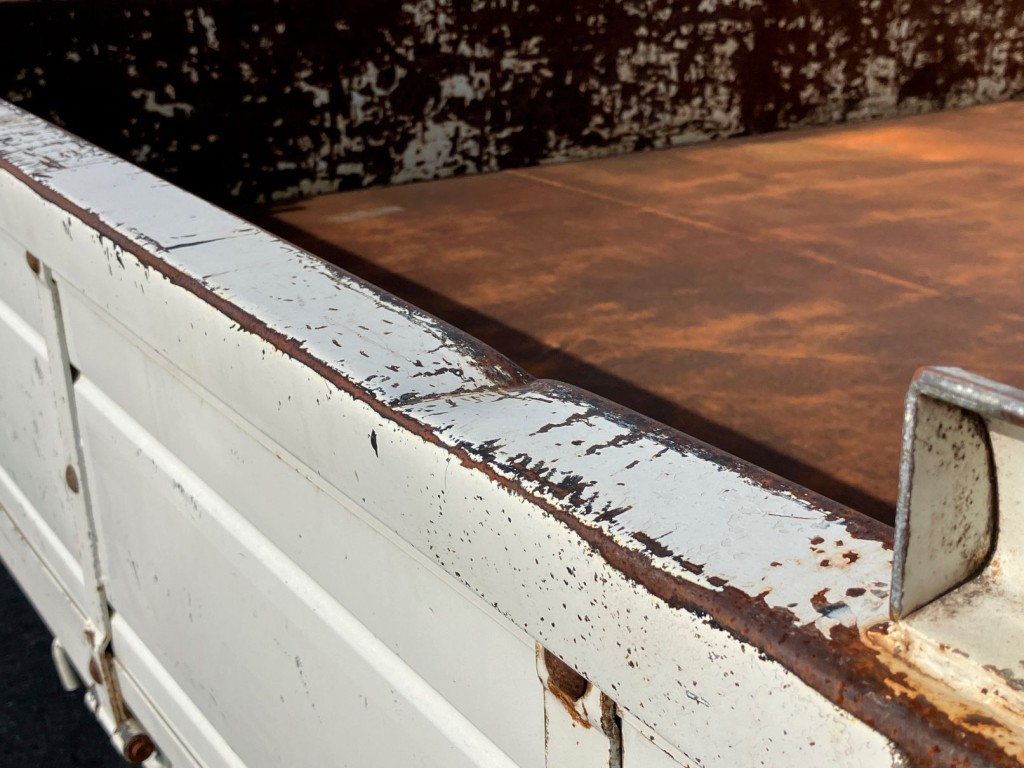 リヤアオリ上部に凹みがあります。|いすゞ フォワード 2RG-FRR90S2(2WD)の写真50