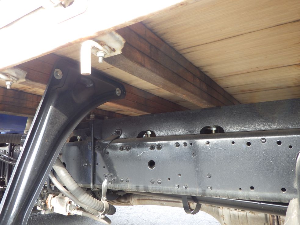 シャーシとネタの状態です。（ネタは木製です）|三菱 ファイター 2KG-FK71F(2WD)の写真7