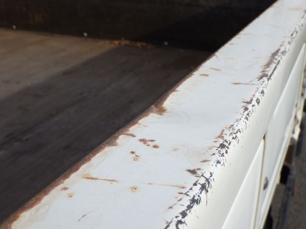 運転席側アオリ上部にヘコミ・膨らみがあります。|三菱 ファイター 2KG-FK71F(2WD)の写真30