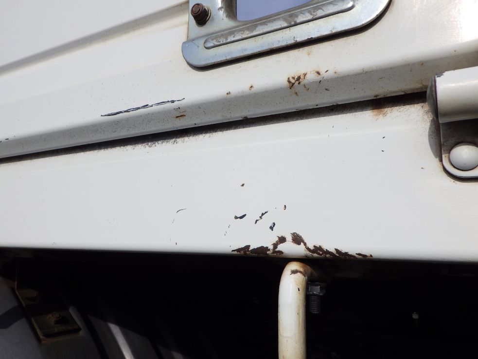 左右のサイドレールにキズ・サビがあります。|三菱 ファイター 2KG-FK71F(2WD)の写真31