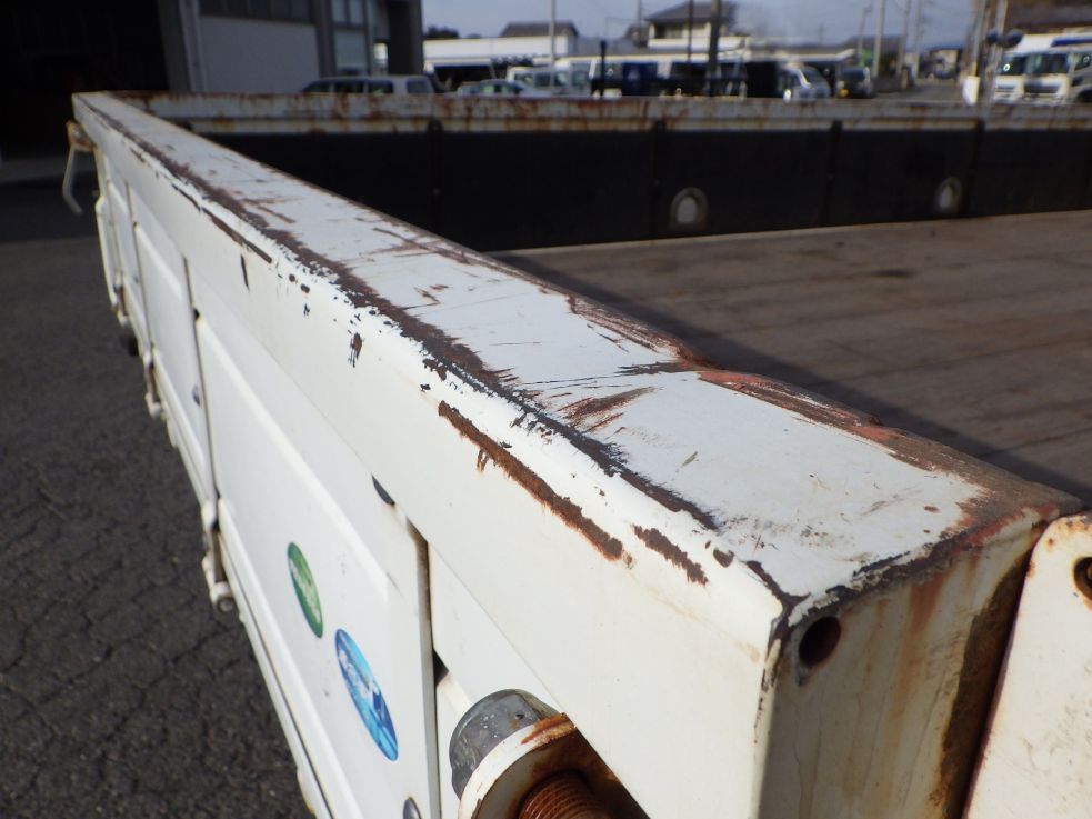 リヤアオリにキズ・サビ・ヘコミがあります。|三菱 ファイター 2KG-FK71F(2WD)の写真34