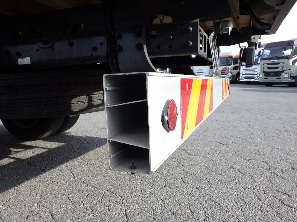 リヤバンパーの助手席側カバーが欠損しています。|三菱 ファイター 2KG-FK71F(2WD)の写真35