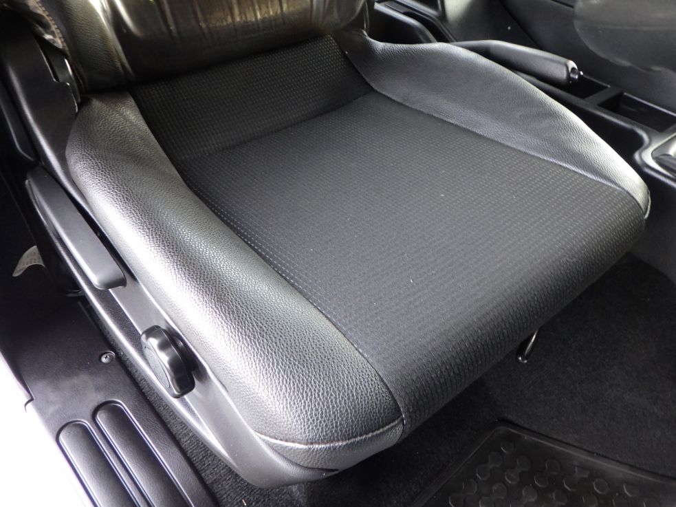 運転席座面にヘタリがあります。|三菱 ファイター 2KG-FK71F(2WD)の写真36