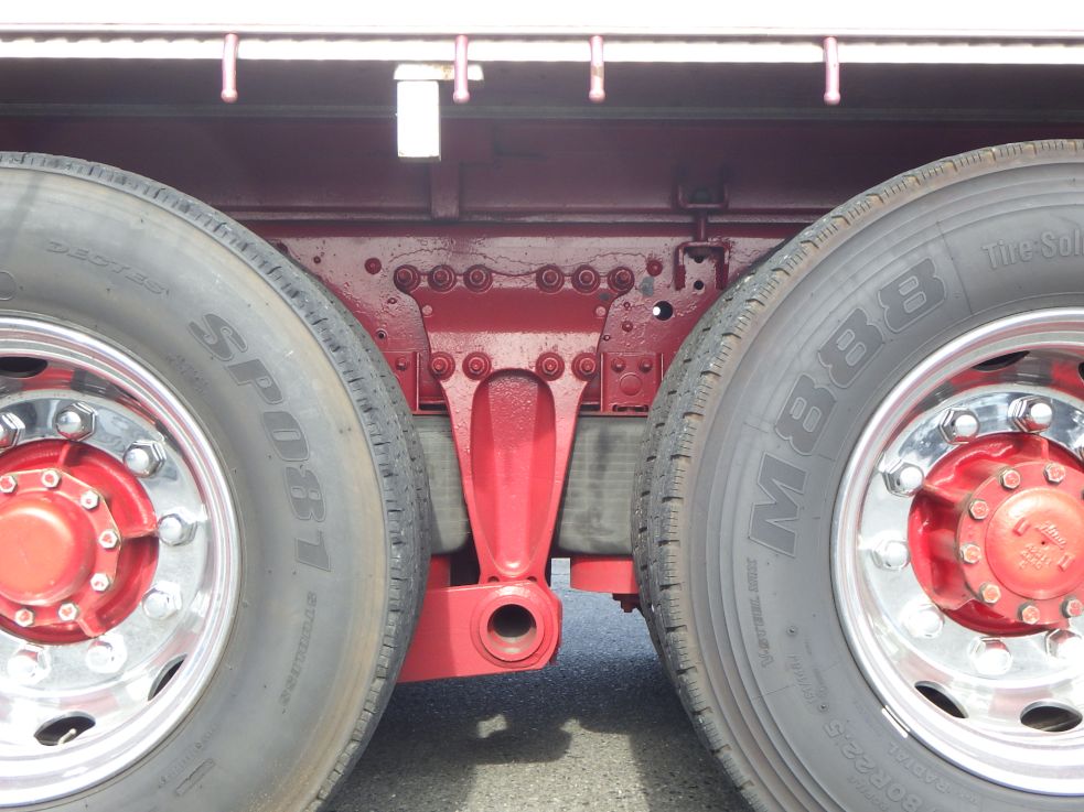 タイヤ間の状態です。（エアサスです）|日野 プロフィア QPG-FR1EXEGの写真5