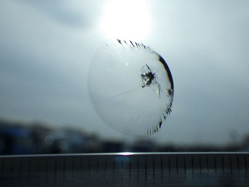 フロントガラスに飛び石キズがあります。|日野 プロフィア QPG-FR1EXEGの写真13