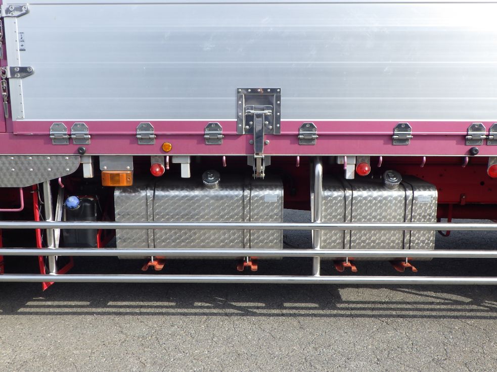 燃料タンクは３００LX２００Lです。|日野 プロフィア QPG-FR1EXEGの写真14