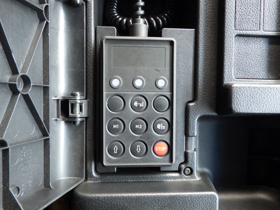 エアサスのコントローラーです。|日野 プロフィア QPG-FR1EXEGの写真17