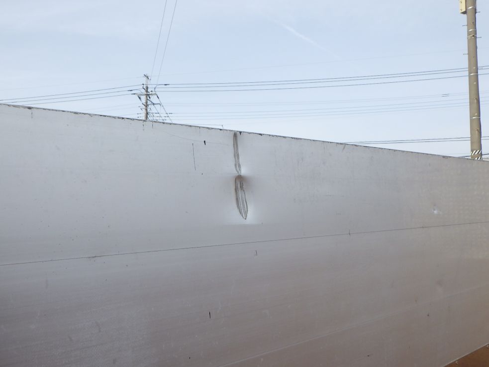 アオリ内側にキズ・ヘコミがあります。|日野 プロフィア QPG-FR1EXEGの写真34