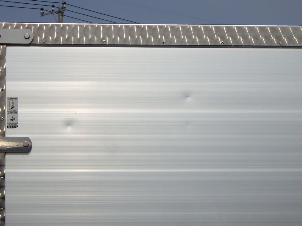 リヤアオリにキズ・ヘコミがあります。|日野 プロフィア QPG-FR1EXEGの写真36