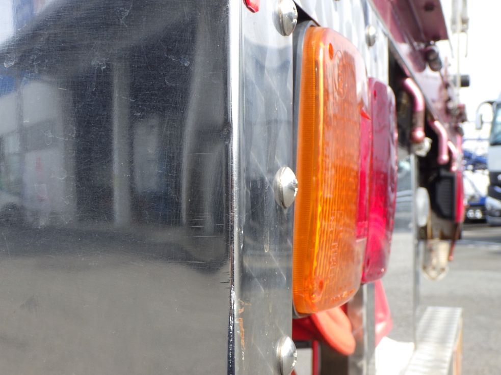 ボディー後方の助手席側にキズ・ヘコミがあります。|日野 プロフィア QPG-FR1EXEGの写真37