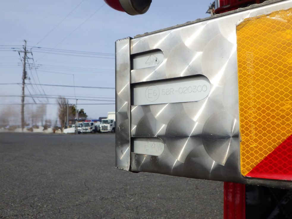 リヤバンパーの左右のカバーにキズ・ヘコミがあります。|日野 プロフィア QPG-FR1EXEGの写真39